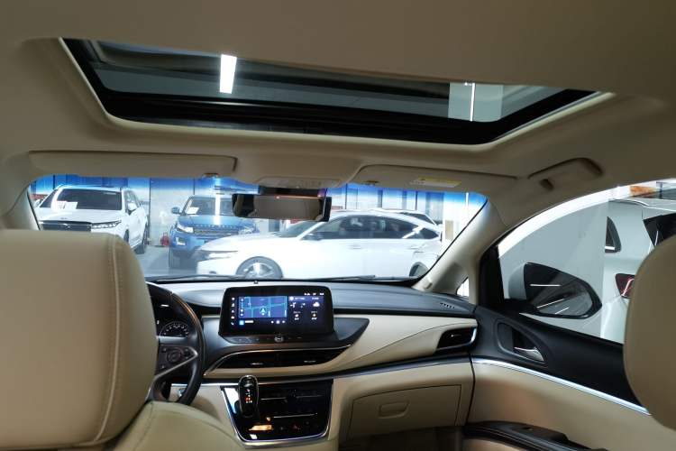 Used Buick GL8 2023 Land Business Class Smart Deluxe Model