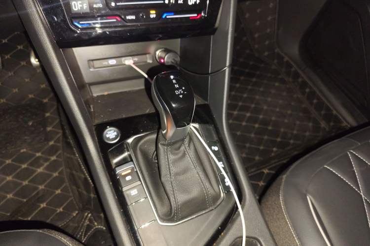 Used Volkswagen Tiguan L 2024 Outstanding Model 330TSI Automatic Two-Wheel Drive R-Line Dragon Glory Edition
