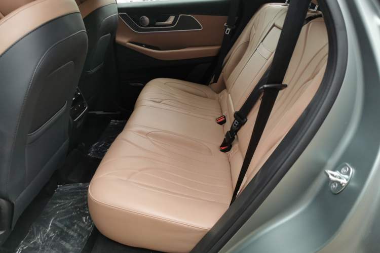 Used Chery Tiggo 8 L 2024 2.0T Two-Wheel Drive Prestige Version 5 Seats
