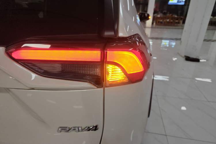 Used Toyota RAV4 2020 2.0L CVT Two-Wheel Drive Fashion PLUS Edition
