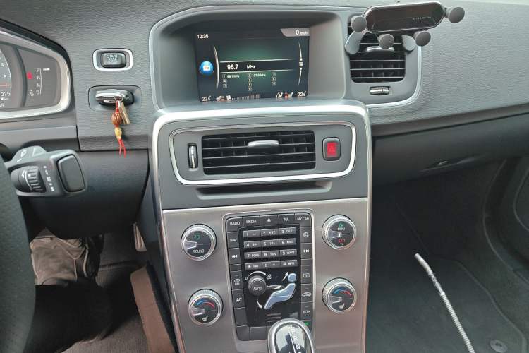 Used Volvo S60 2017 S60L T4 Smart Range Edition
