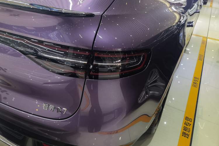 Used Hima Luxeed R7 2024 All-Electric 802 km Max
