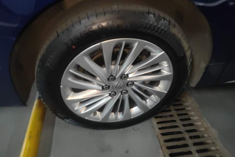 Used Buick Century 2023 2.0T Six-Seater Yinshi Edition
