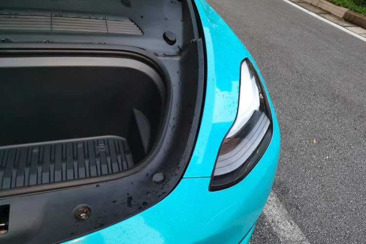 Used Tesla Model Y 2024 Rear-Wheel-Drive Version
