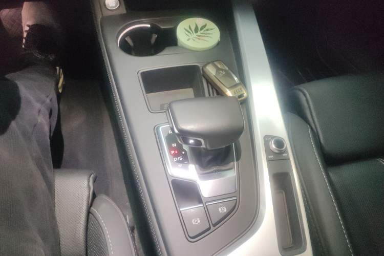 Used Audi A4L 2022 40 TFSI Luxury Dynamic Model
