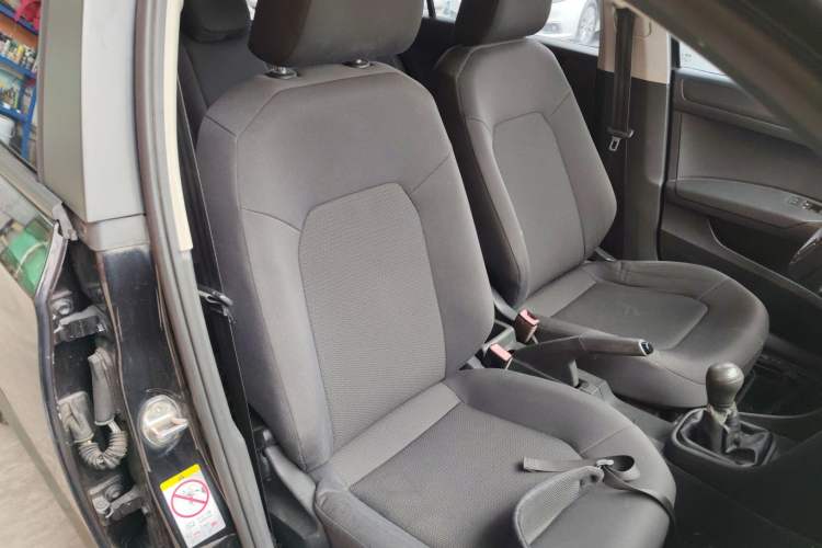 Used Volkswagen Santana 2015 1.6L Manual Fashion Edition
