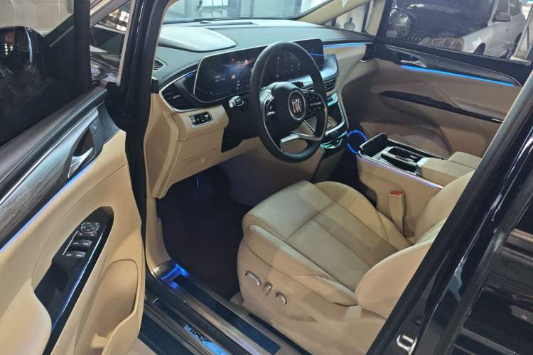 Used Buick GL8 New Energy 2025 Lu Shang Luxury Edition 7-Seater
