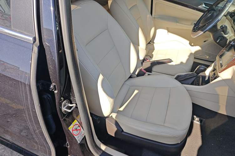 Used Volkswagen Lavida 2015 1.6L Automatic Comfort Edition
