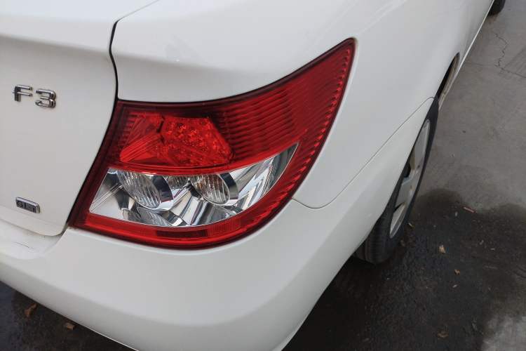 Used BYD F3 2012 Energy-Saving Edition 1.5L Manual Comfort Model
