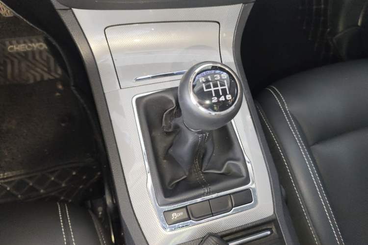 Used Roewe RX5 2018 20T Two-Wheel Drive Manual Internet Elite Edition