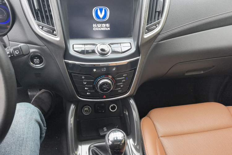 Used Changan CS75 2017 Shangkui Edition 1.5T Manual Fengxiang Model
