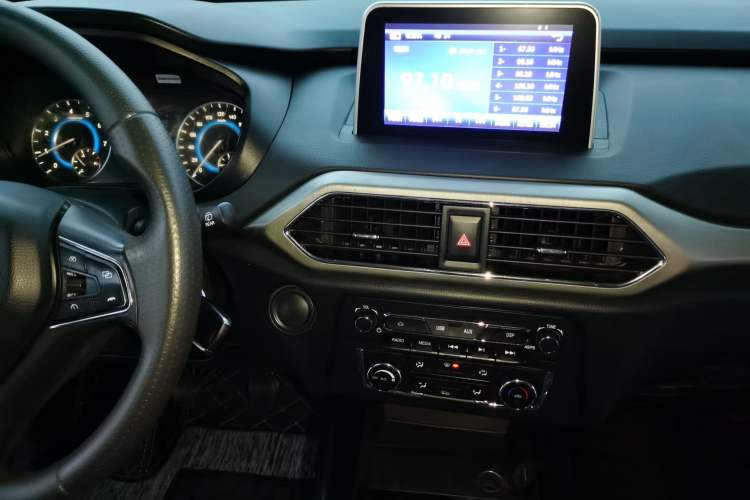 Used Dongfeng Fengon S560 2018 1.8L Manual Urban Model 7 Seats