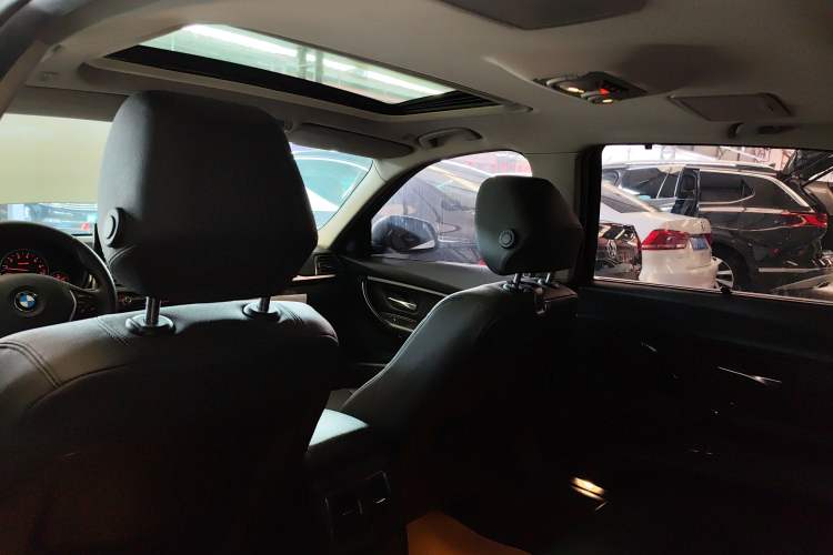 Used BMW 3 Series 2016 320Li Ambition Model
