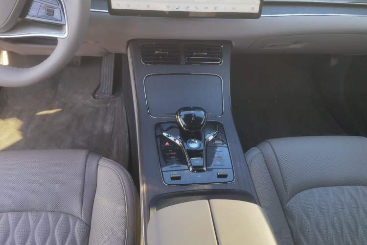 Used BYD Han 2025 EV with 701 km of Laser Radar-Enabled Intelligent Driving