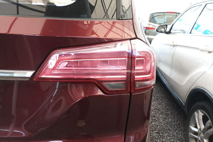 Used SWM X3 2018 1.5L Manual Fashion Model
