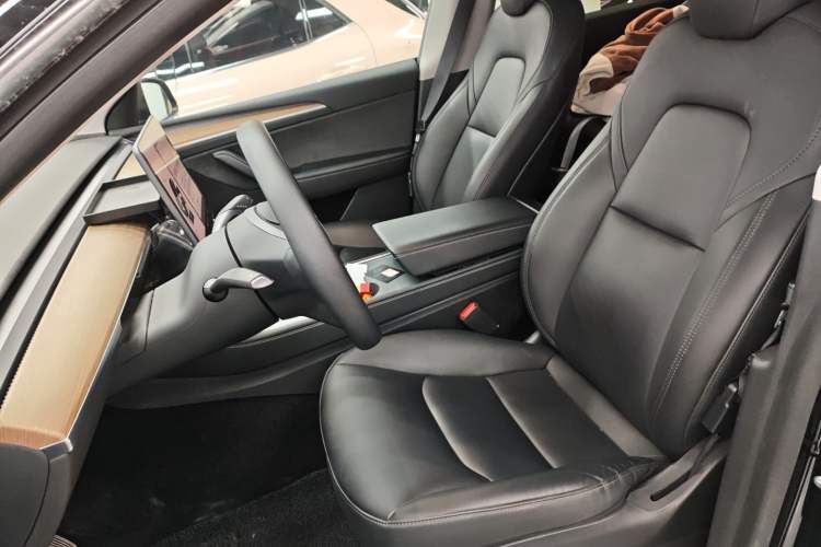 Used Tesla Model Y 2022 Rear-Wheel-Drive Version
