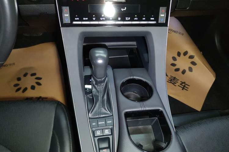 Used Toyota Avalon 2019 Dual-Engine 2.5L Luxury Edition China VI Standard
