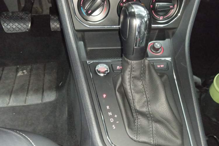 Used Volkswagen Lavida 2017 1.6L Automatic Comfort Edition
