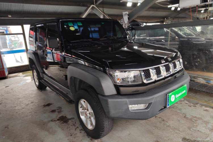 Used  BJ40 2016 40L 2.0T Manual Two-Wheel Drive Luxury Edition
