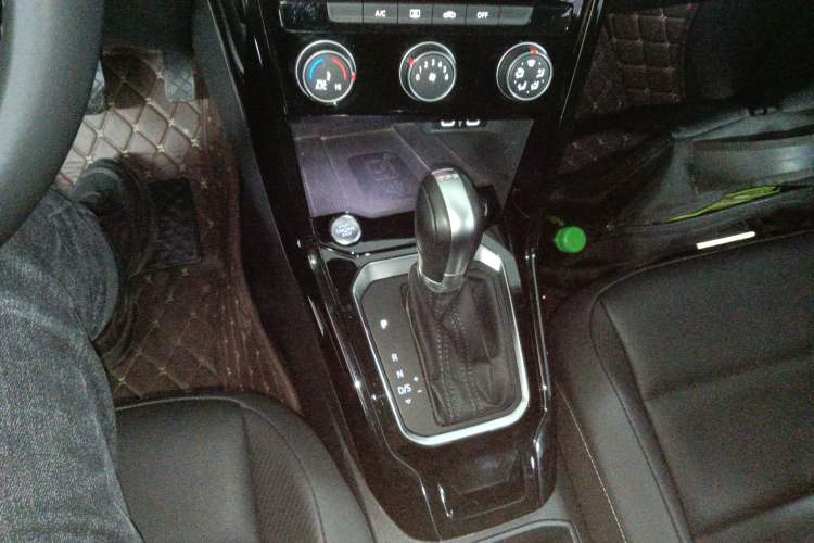 Used Volkswagen T-ROC 2021 Revised Version 280TSI DSG Two-Wheel Drive Comfort & Smart Connectivity Edition
