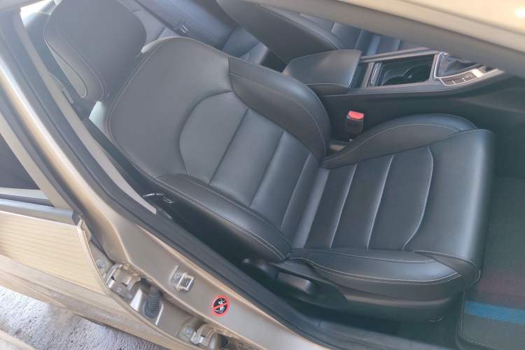 Used Geely Auto Emgrand 2019 Leading Edition 1.5L CVT Luxury Model China VI Standard
