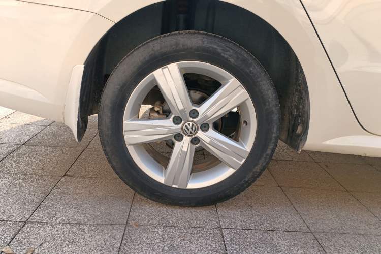 Used Volkswagen Lavida 2017 1.6L Manual Fashion Edition
