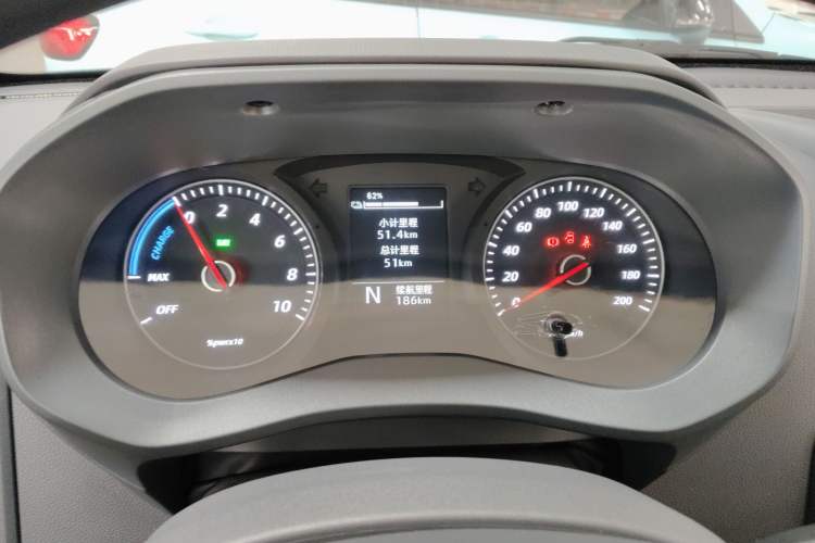 Used Wuling Yangguang 2024 300KM Comfort Version Passenger Van 75kW