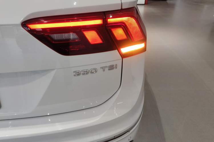 Used Volkswagen Tiguan L 2024 Outstanding Model 330TSI Automatic Two-Wheel Drive R-Line Dragon Glory Edition
