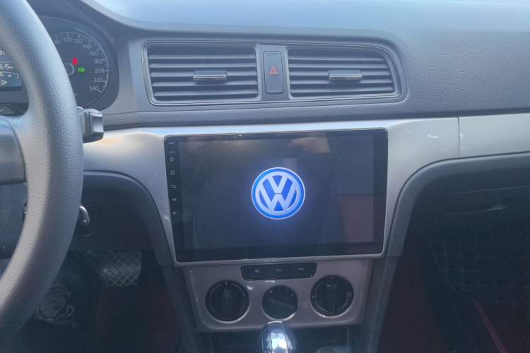 Used Volkswagen Gran Lavida 2013 1.6L Automatic Fashion Model
