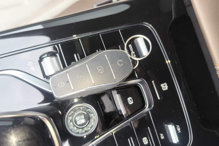 Used BYD Qin PLUS 2024 HONOR Edition DM-i 55KM Leading Model
