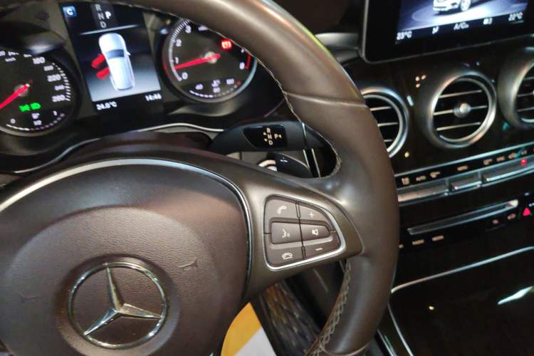 Used Mercedes-Benz GLC 2018 GLC 260 4MATIC Luxury Model
