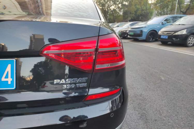 Used Volkswagen Passat 2017 330TSI DSG Luxury Edition
