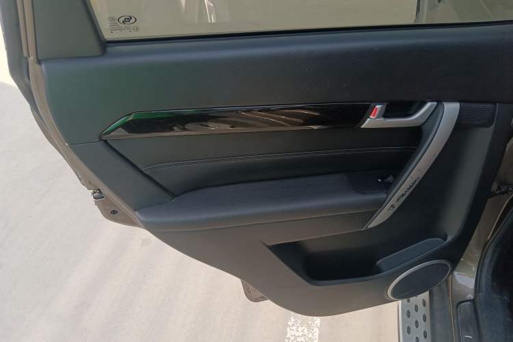 Used Chevrolet Captiva 2017 2.4L 4x4 Flagship Edition 7-Seater
