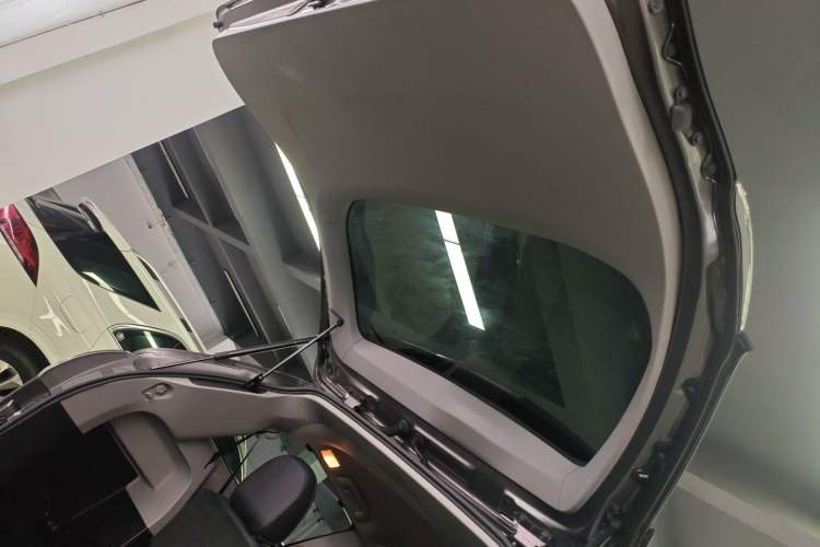 Used Toyota Sienna 2017 3.5L Four-Wheel Drive LE Trim 7 Seats – U.S. Specification
