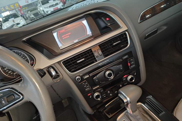 Used Audi A4L 2015 35 TFSI Automatic Comfort Model
