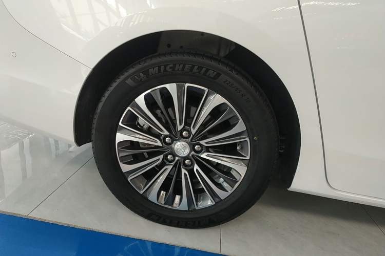 Used Buick GL8 2022 ES Land Cruiser 653T Luxury Model
