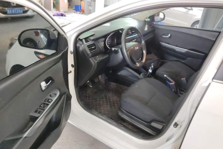 Used Kia K2 2015 Sedan 1.4L MT GLS
