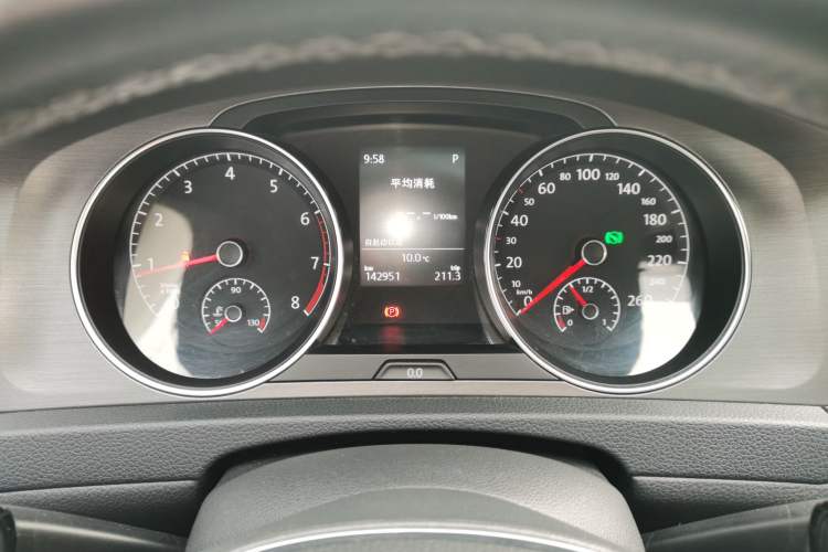 Used Volkswagen Golf 2015 1.4TSI Automatic Luxury Model
