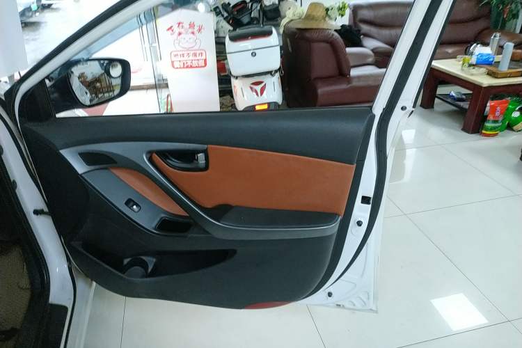 Used Hyundai Elantra 2015 1.6L Automatic Fashion Model
