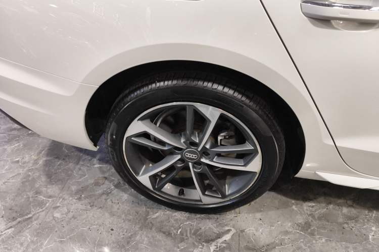 Used Audi A4L 2020 40 TFSI Fashionable and Elegant Model
