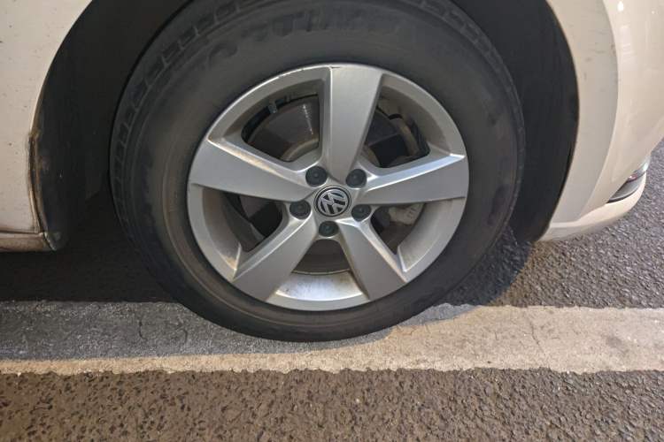 Used Volkswagen Lavida 2015 1.6L Automatic Fashion Edition