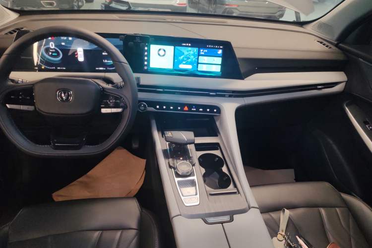 Used Changan CS75 PLUS 2024 3rd Generation Champion Edition 1.5T Intelligent Drive Dynamic Model
