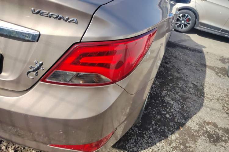 Used Hyundai Verna (older generation) 2014 1.4L Manual Top-Tier Model TOP