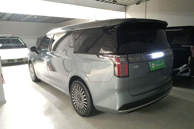 Used Zeekr 009 2024 7-Seater Walk-Through Version Four-Wheel Drive 108 kWh