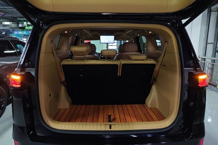 Used VOYAH Dream 2024 PHEV Extended-Range Premium Edition
