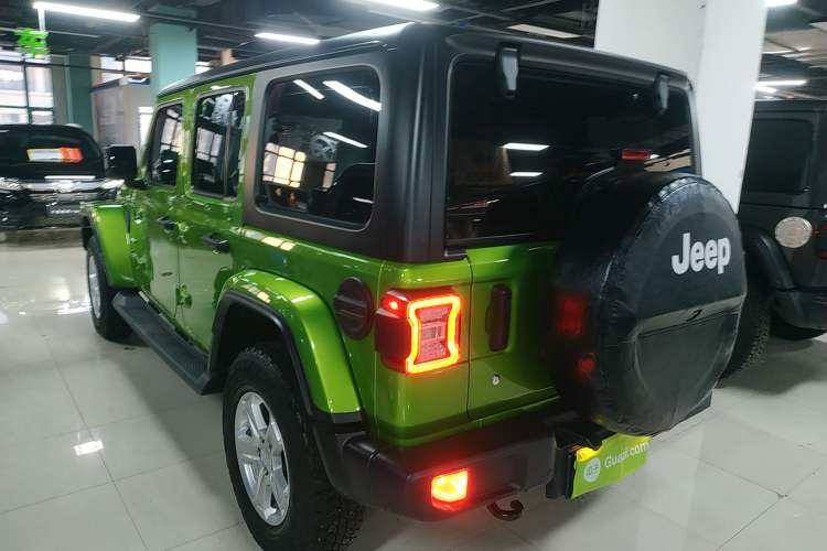 Used  Wrangler 2019 2.0T Sahara Four-Door Version China VI Emission Standard
