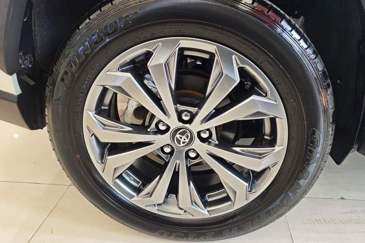 Used Toyota RAV4 2023 2.0L CVT Two-Wheel Drive 20th Anniversary Platinum Edition
