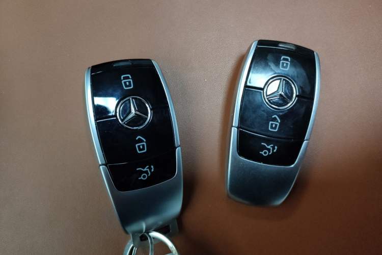 Used Mercedes-Benz E-Class 2019 E 300 L Sporty and Stylish Model