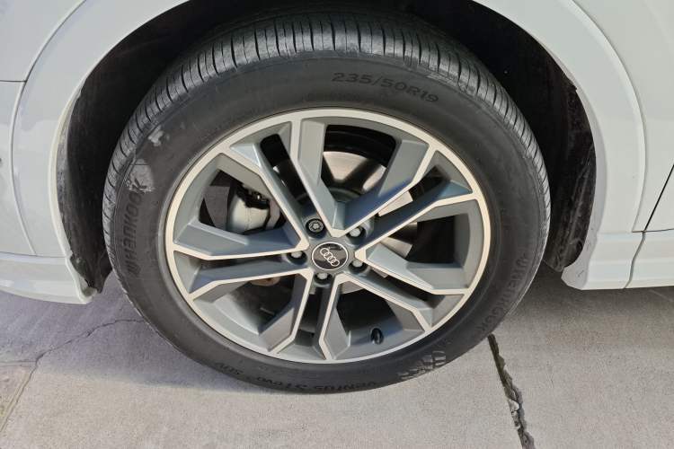 Used Audi Q3 2024 40 TFSI Fashion Dynamic Model
