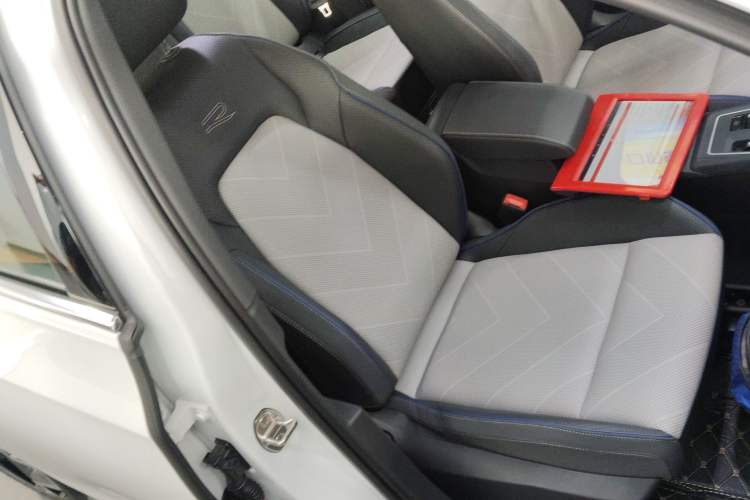 Used Volkswagen Golf 2025 300TSI R-Line
